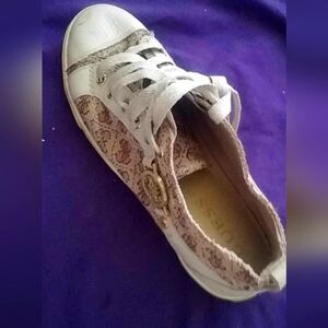 Size 6 Guess shoes